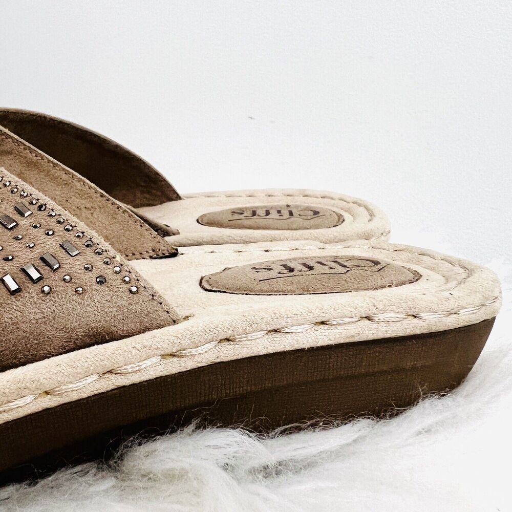 Cliffs Neutral Beige Silver Embellished Super Soft Slip on Sandals ~ Size 11 - Picture 3 of 8